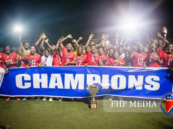 Grenadiers supporters